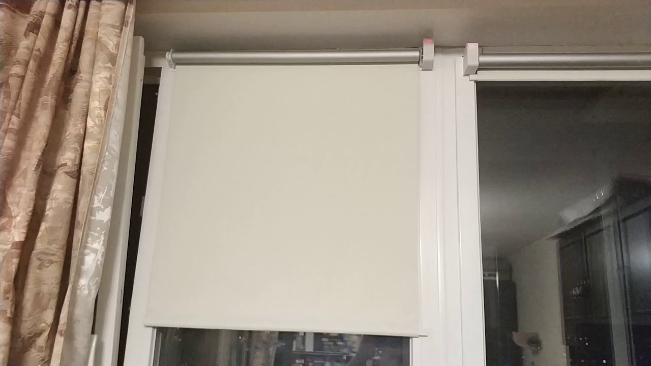 Automatic fabric roller blinds