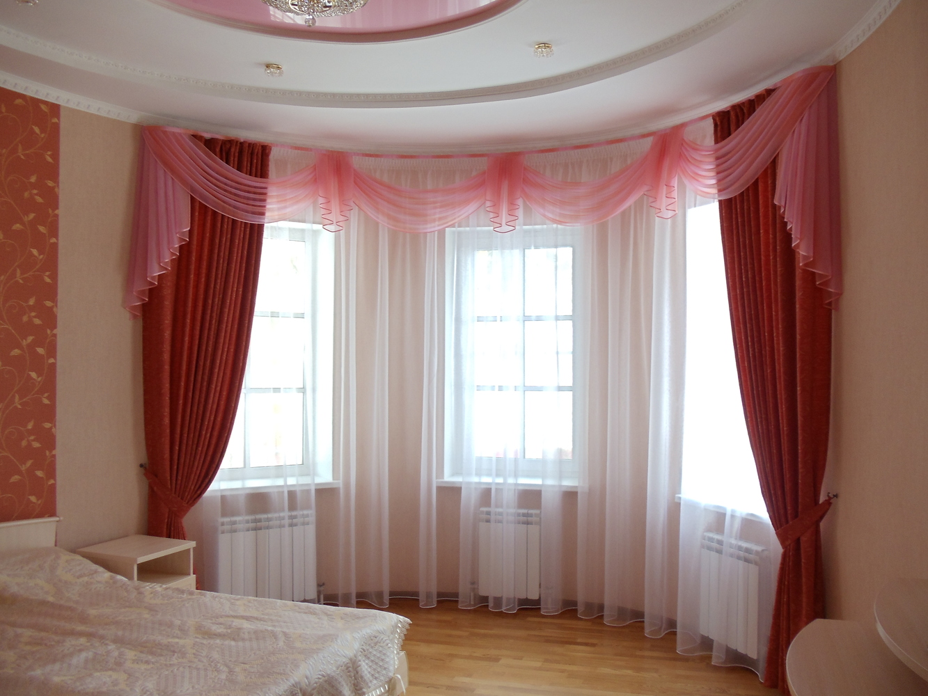 multilayer curtains in the bedroom