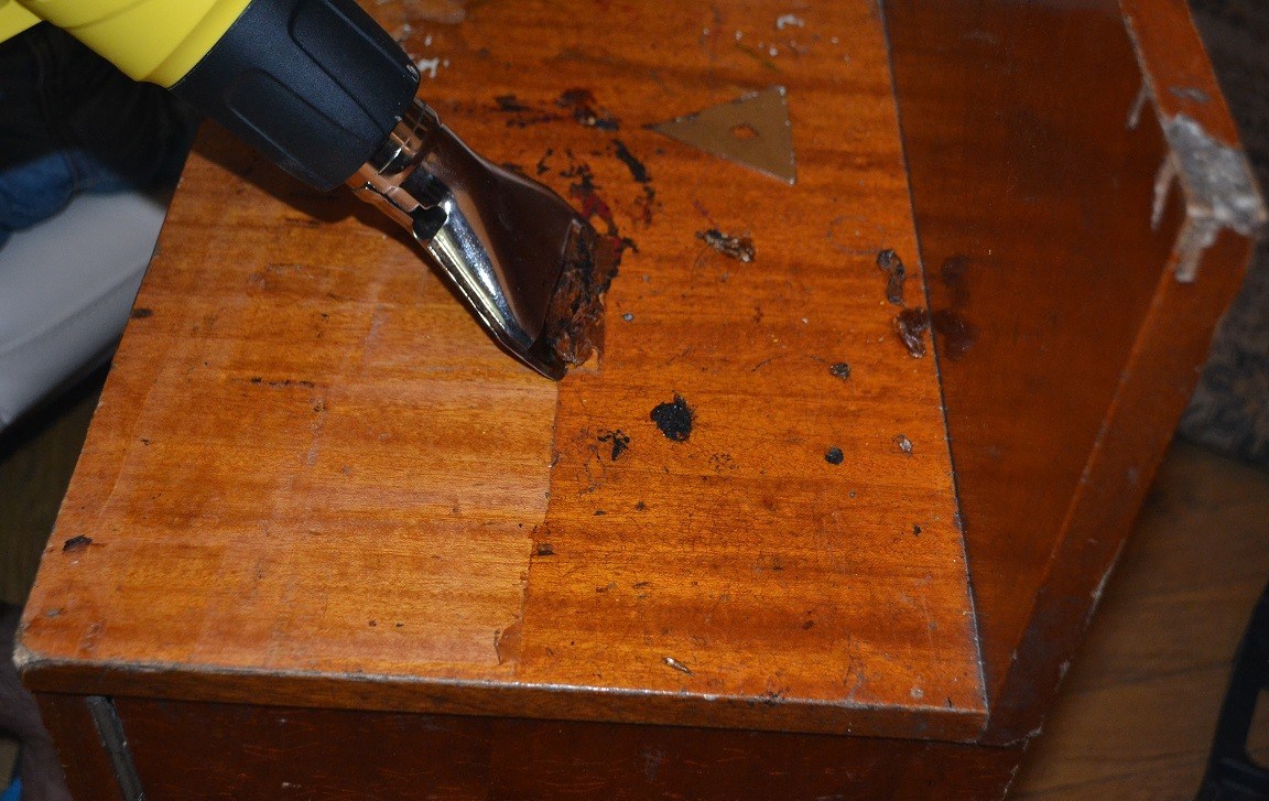 removing varnish from wood with a hair dryer