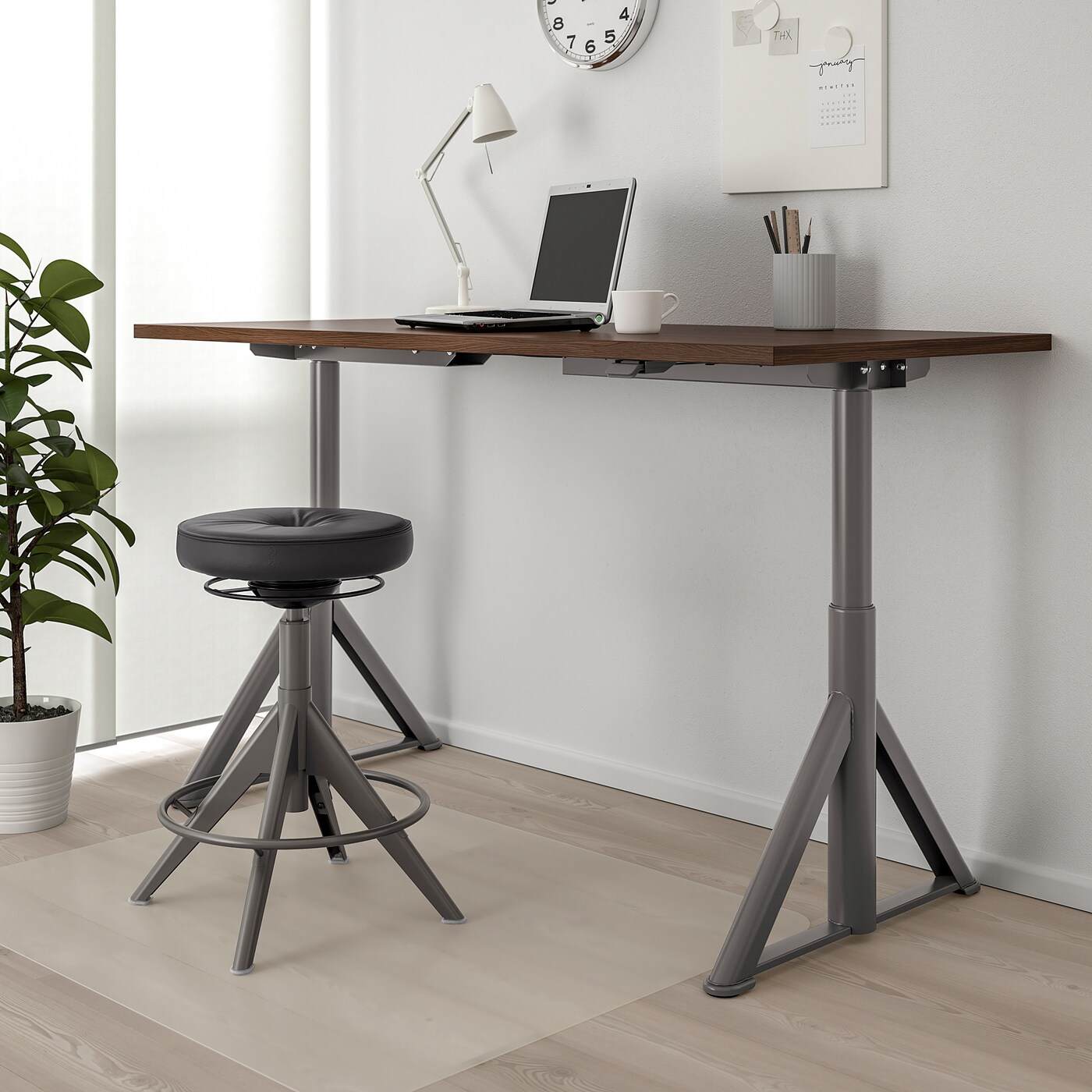 height-adjustable table decoration