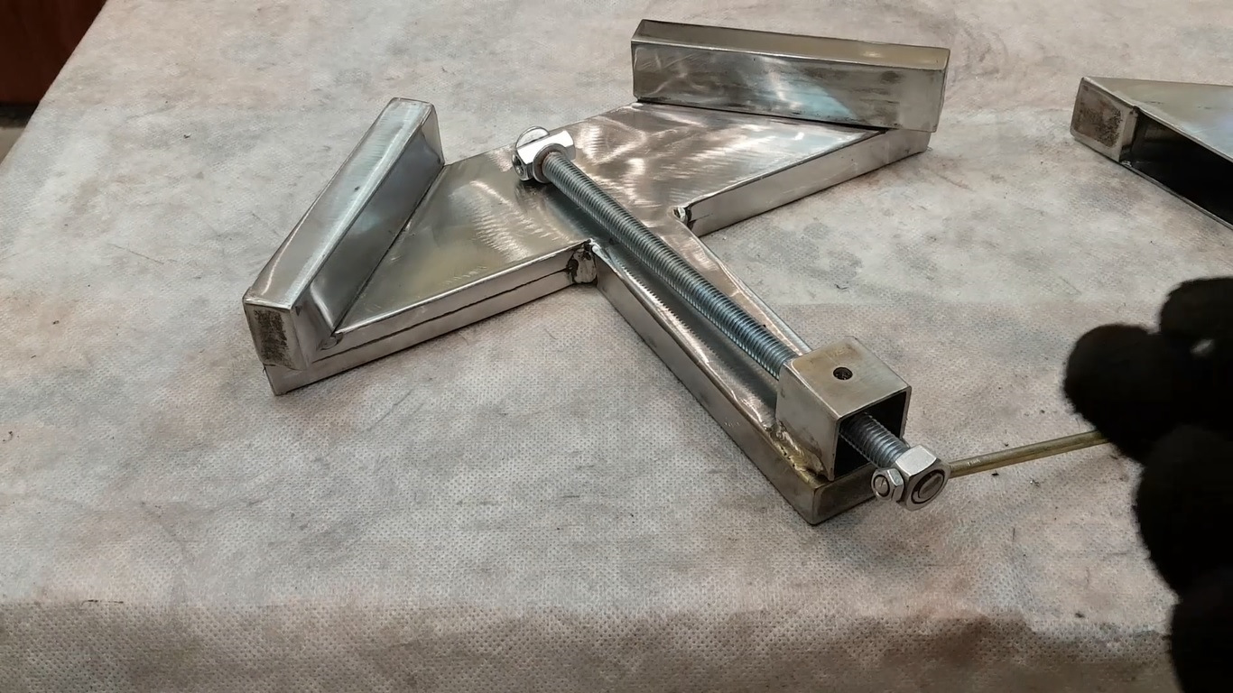 metal angle clamp