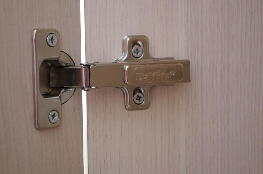 installation of furniture hinges