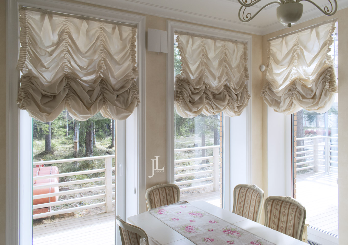 Viennese curtains in interiors