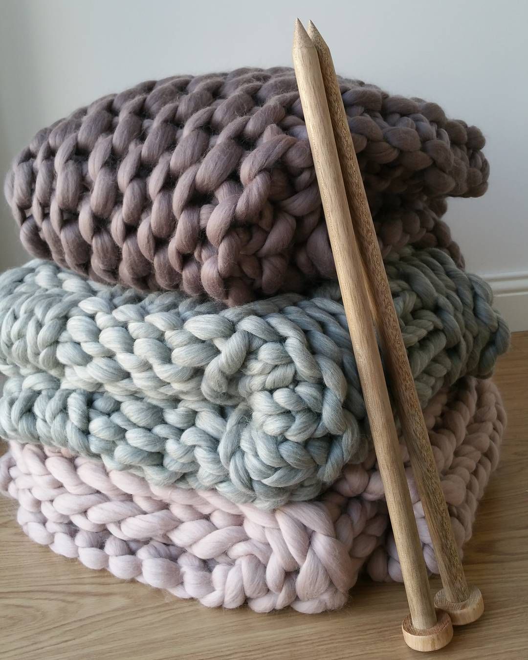 knitting a pouf