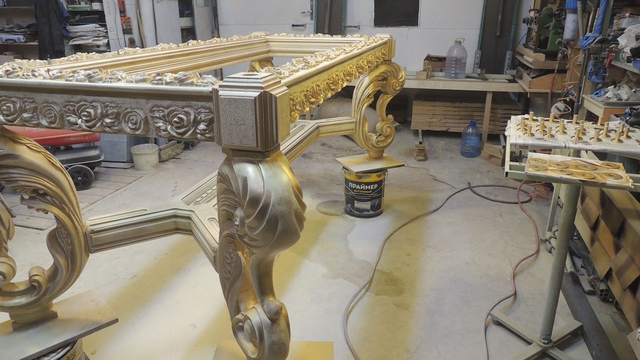 Creation of carved furniture