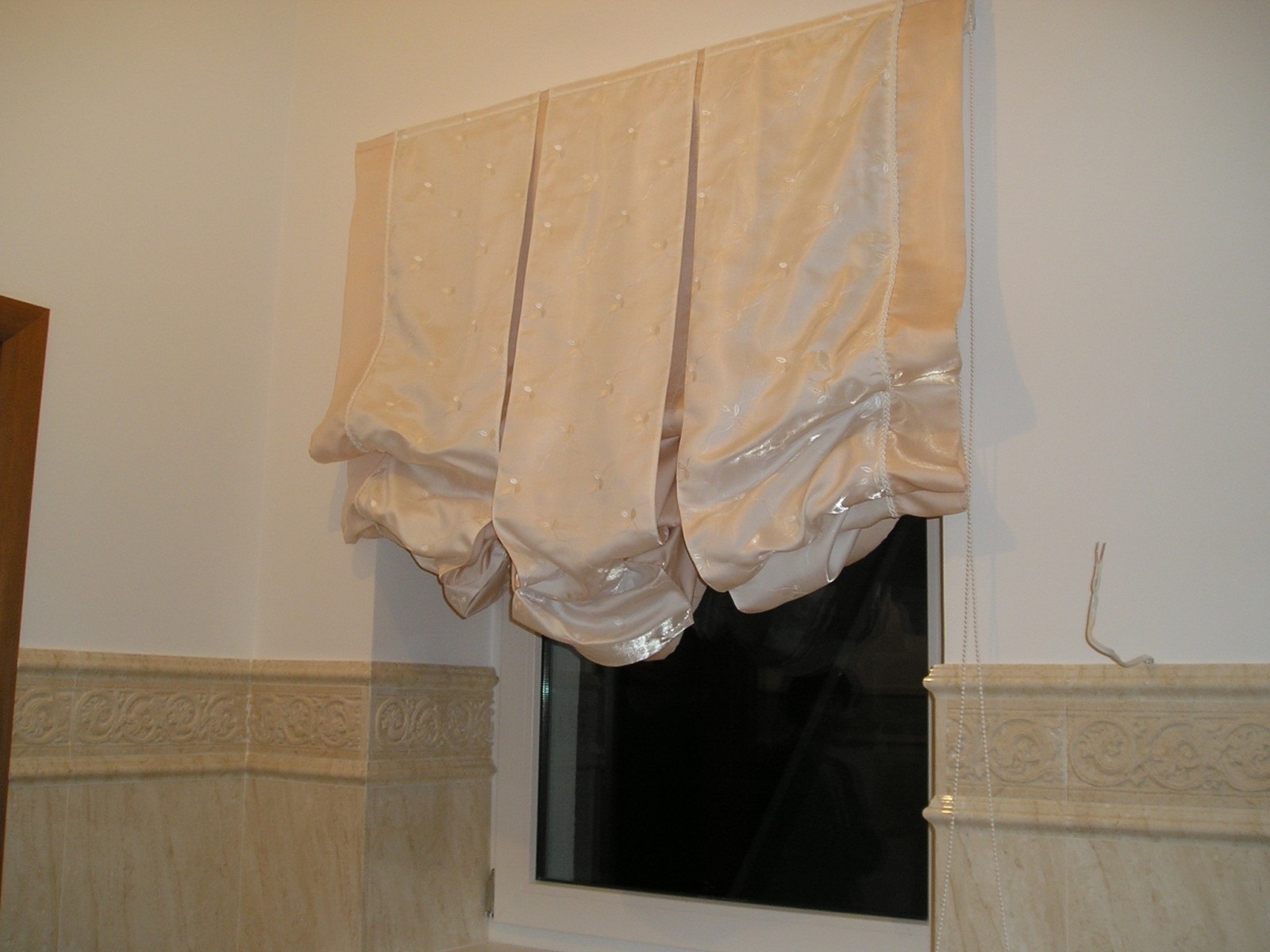 English curtains with a slit