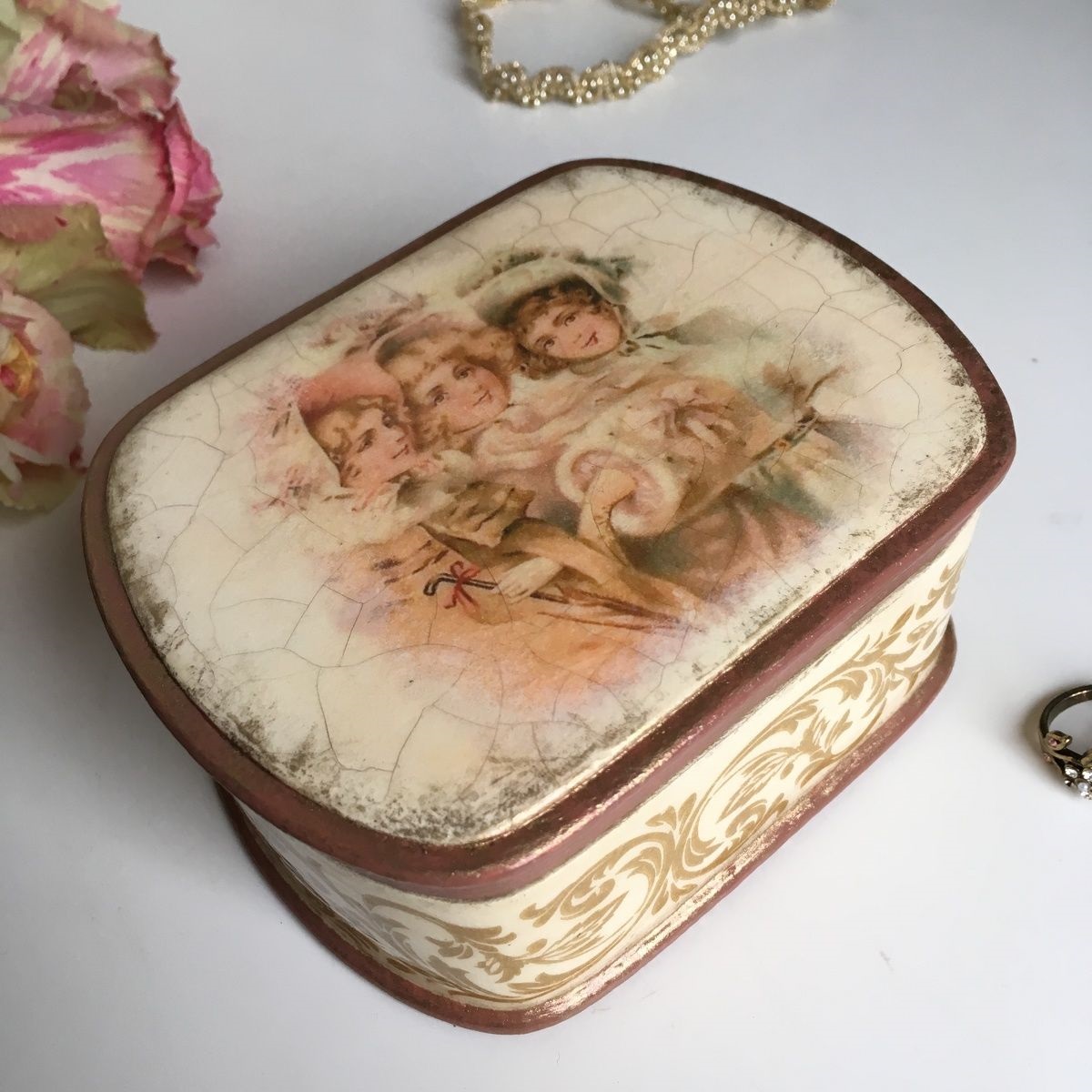 decoupage box decor