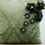 coussin brodé vert