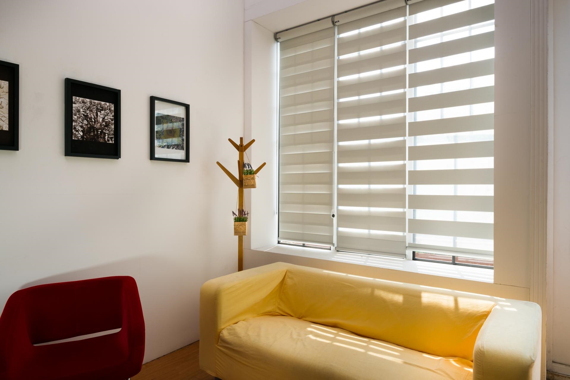 roller blinds in the greek style