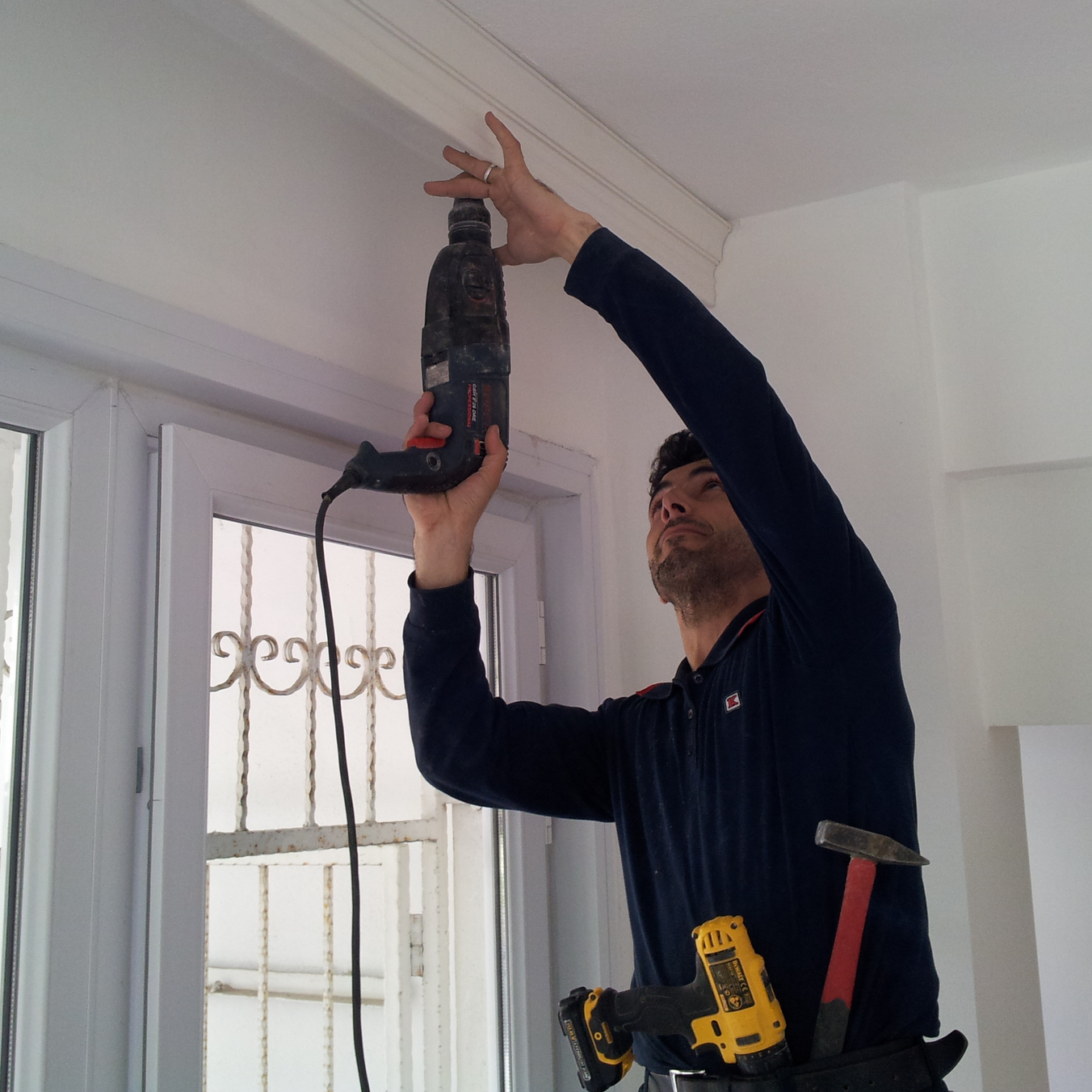 fastening the cornice to the ceiling