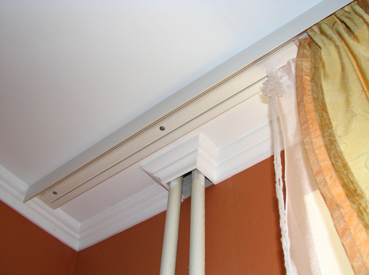 pluses of the ceiling cornice