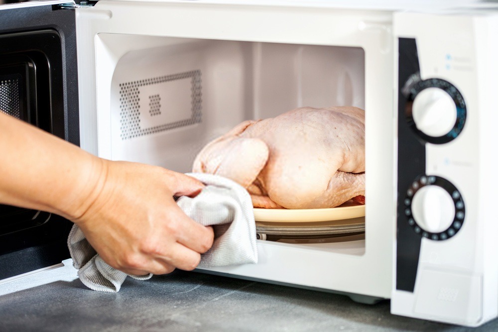 how to defrost chicken in the microwave