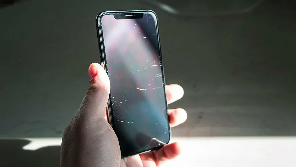 how to remove scratches from a smartphone screen with your own hands