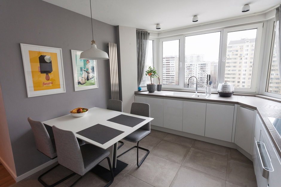 cornice for a bay window in the kitchen