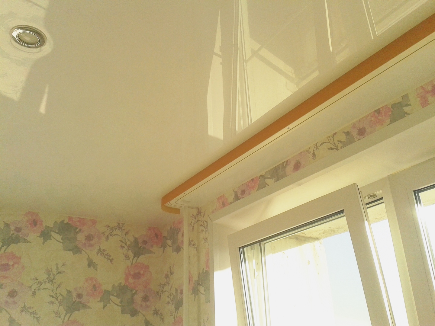 cornice on a stretch ceiling