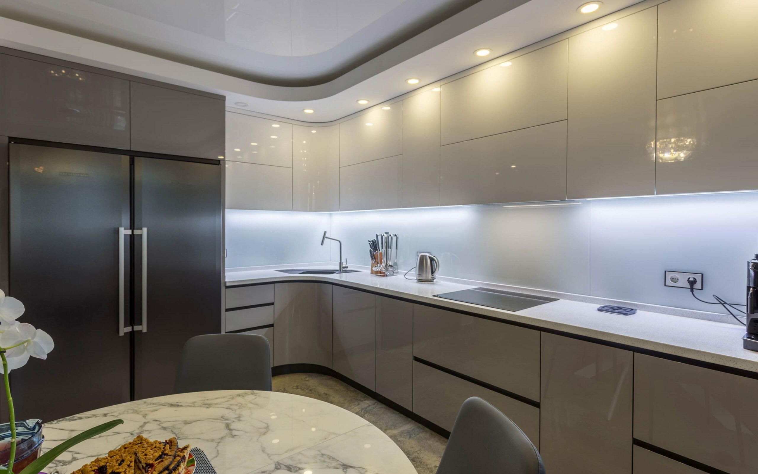 tall cabinets to the ceiling in the kitchen