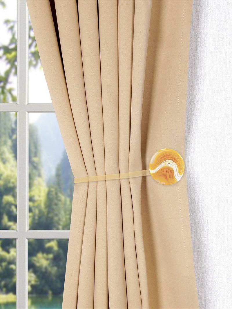 fold on the curtain magnet