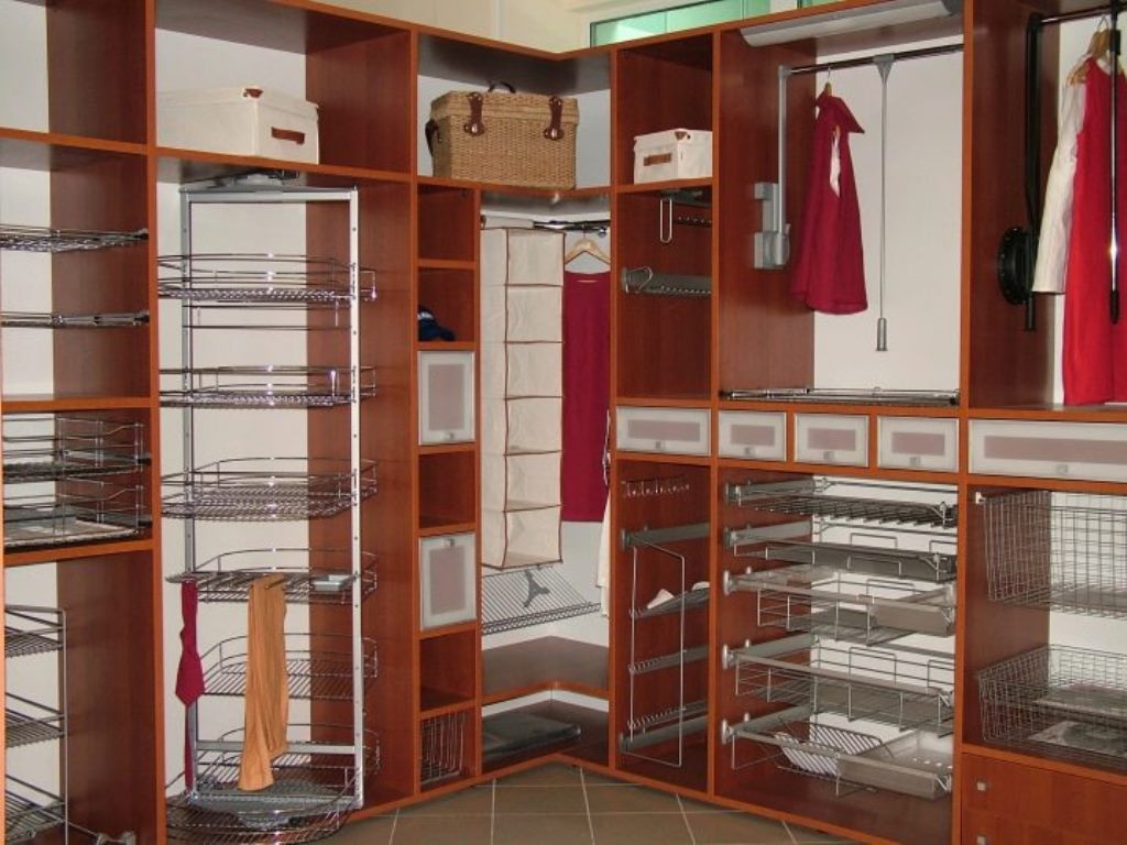 filling the wardrobe compartment design photo