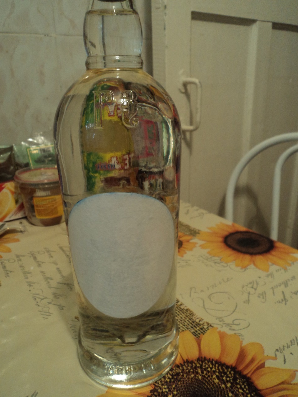 preparation for decoupage bottle