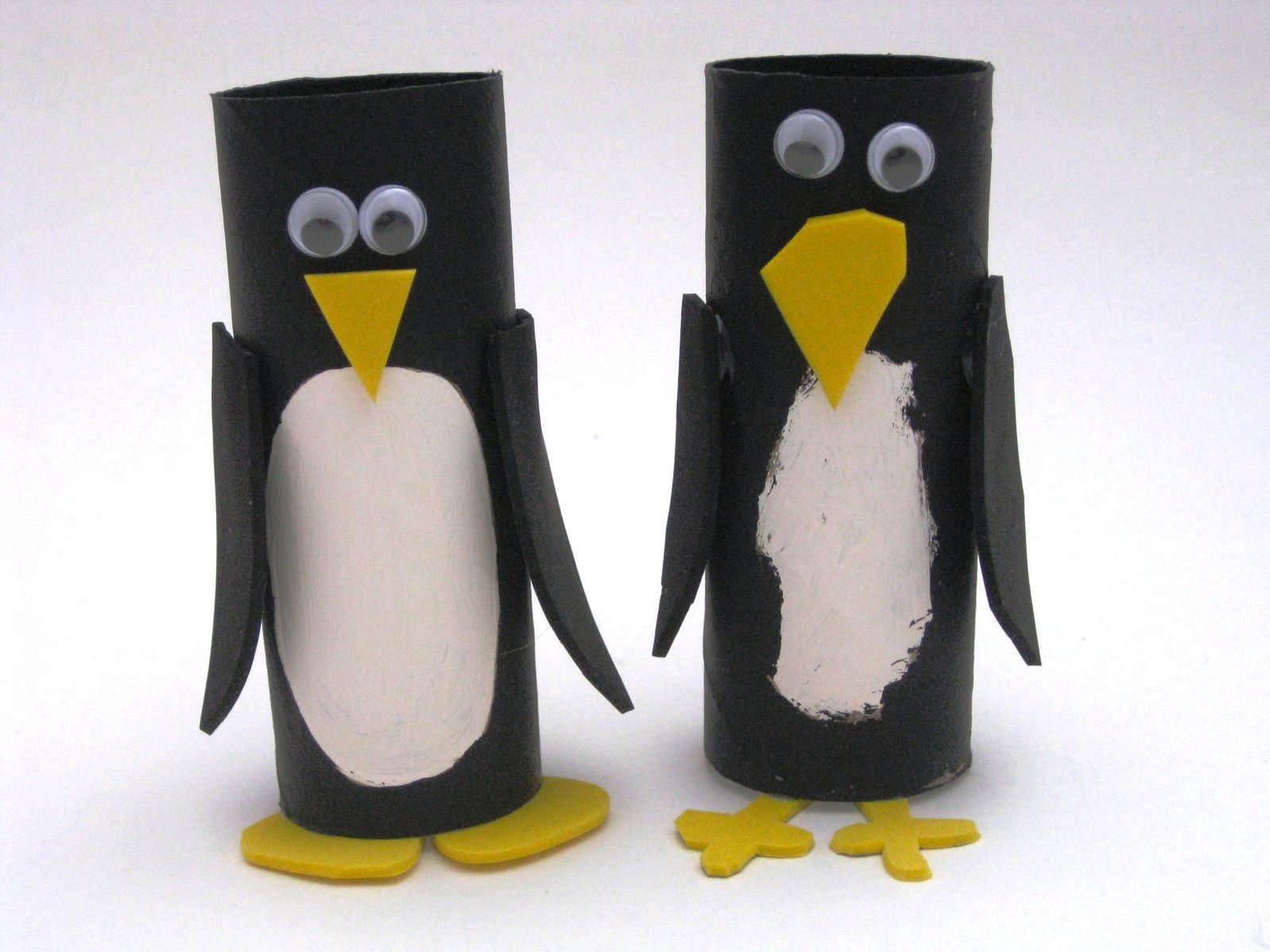 penguin photo stand made of cardboard