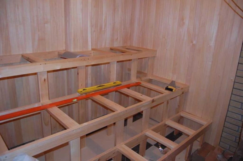 shelves in the bath with your own hands