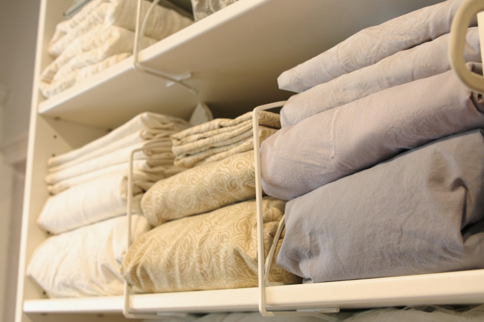 linge de lit dans le placard