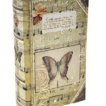 boîte d'un livre avec un papillon