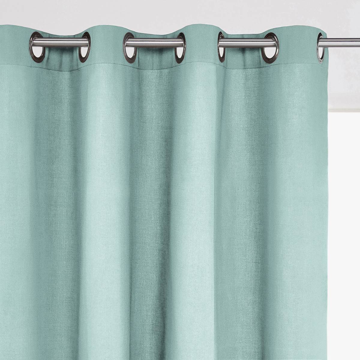 curtain with eyelets