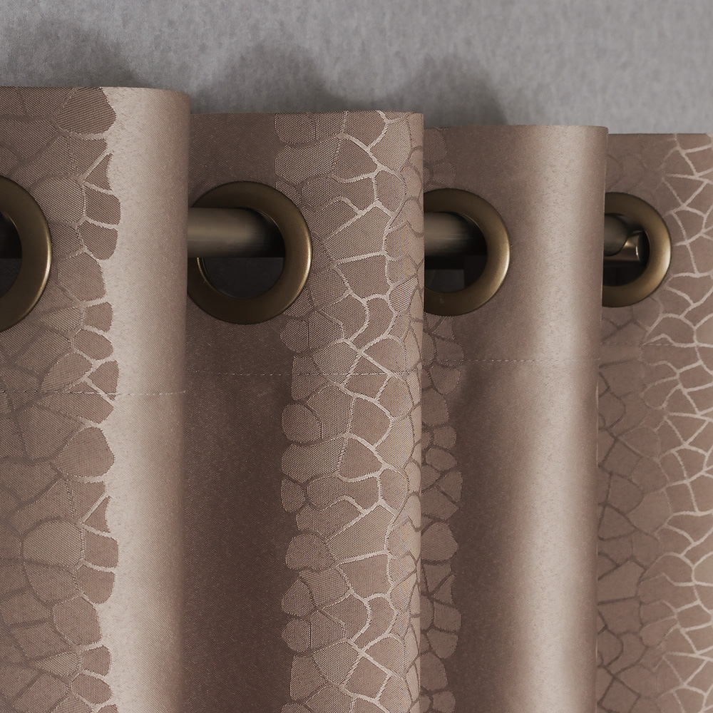 curtains on eyelets photo