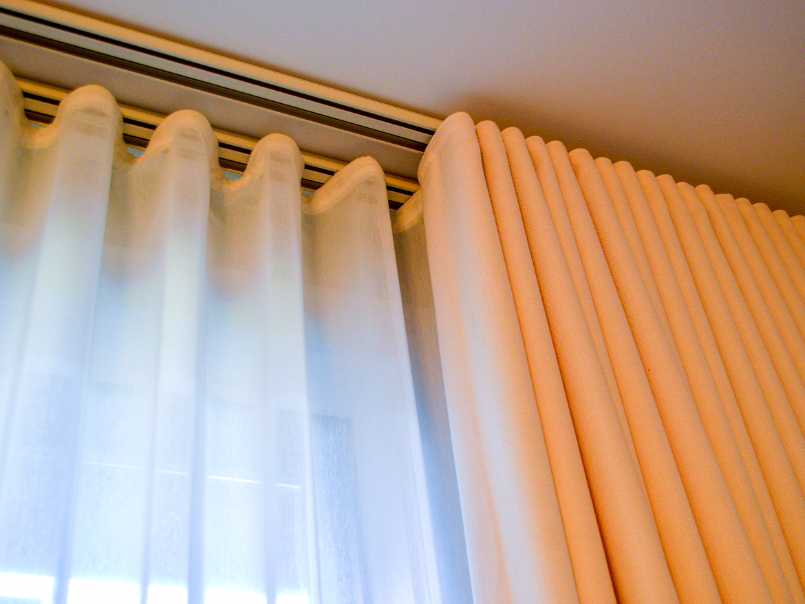 curtains on the profile cornice photo ideas