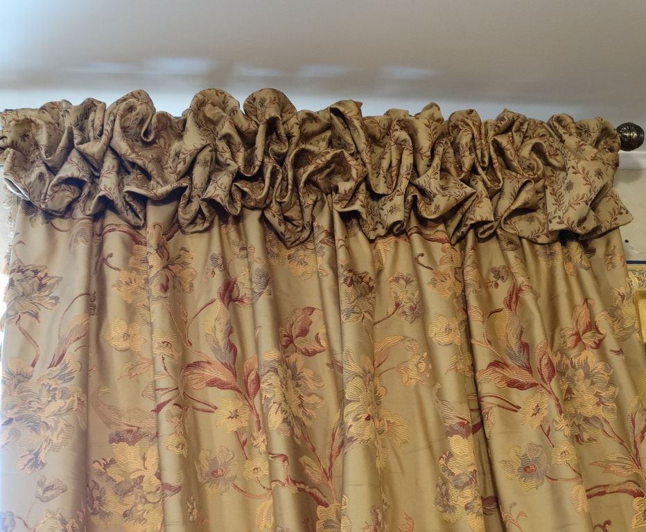 curtains with puffs