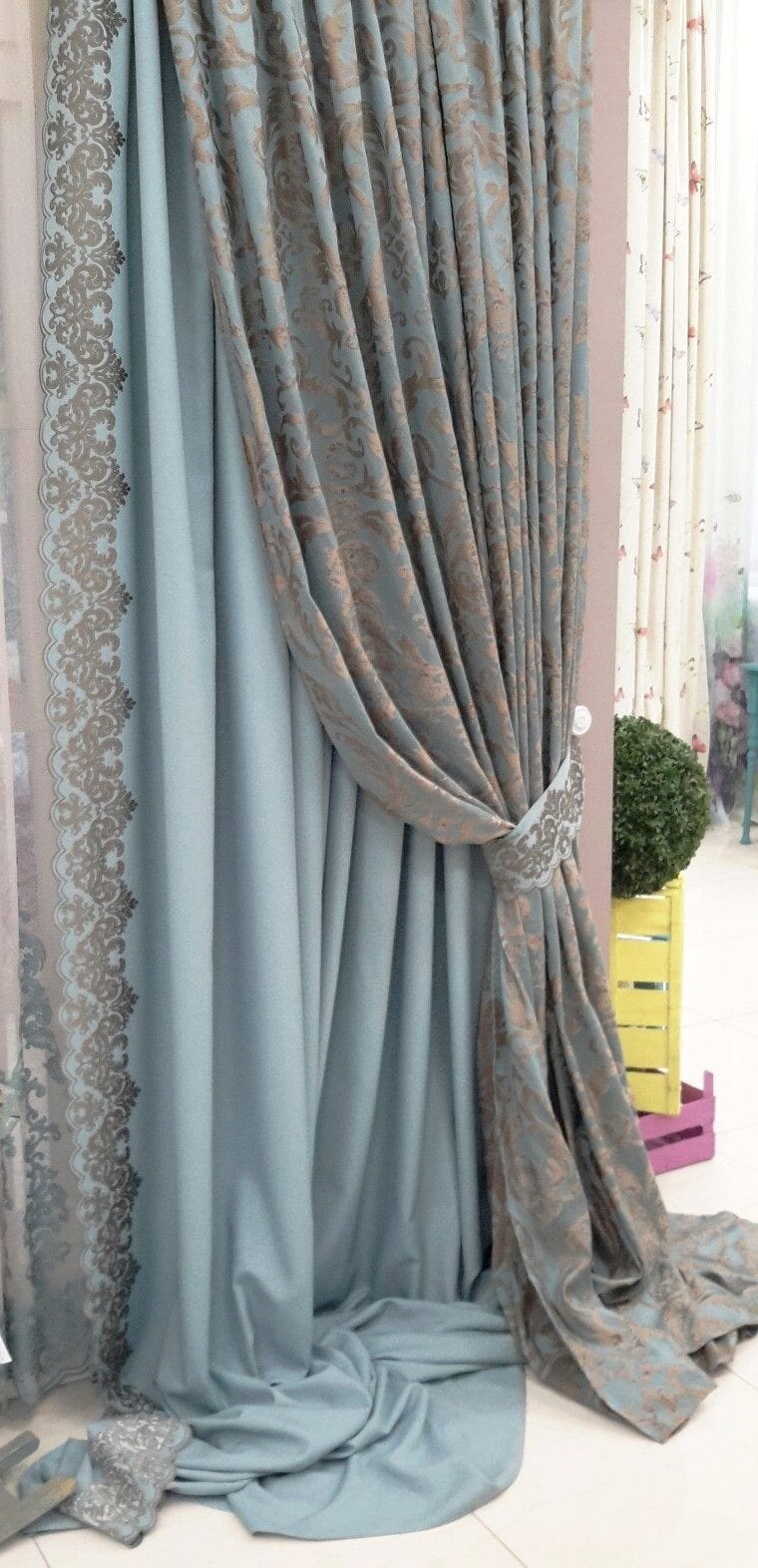 curtains made of curtain fabrics