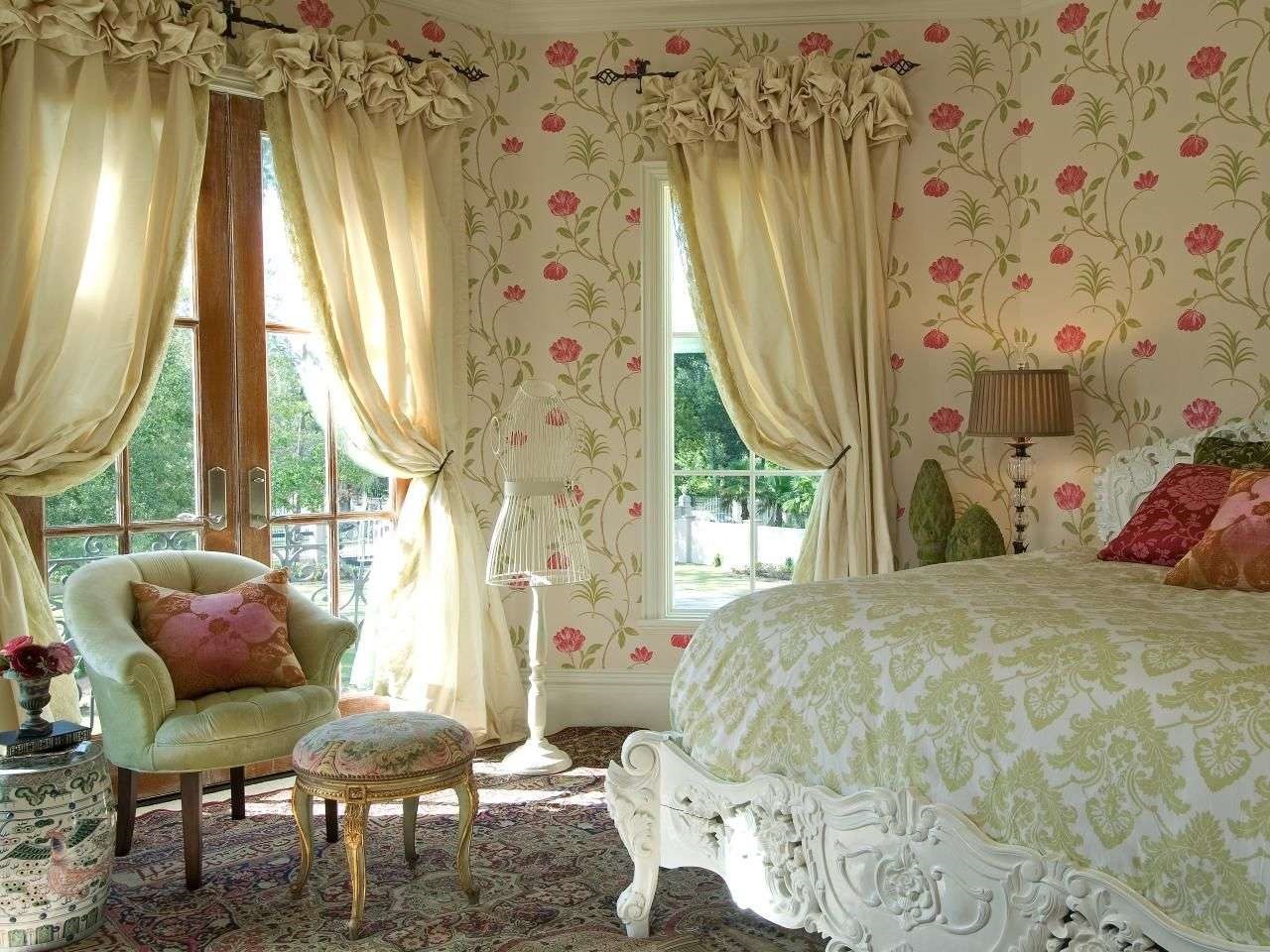 combination of curtains with wallpaper