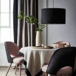 nappe beige avec une rayure noire