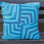 oreiller tricot tunisien bleu