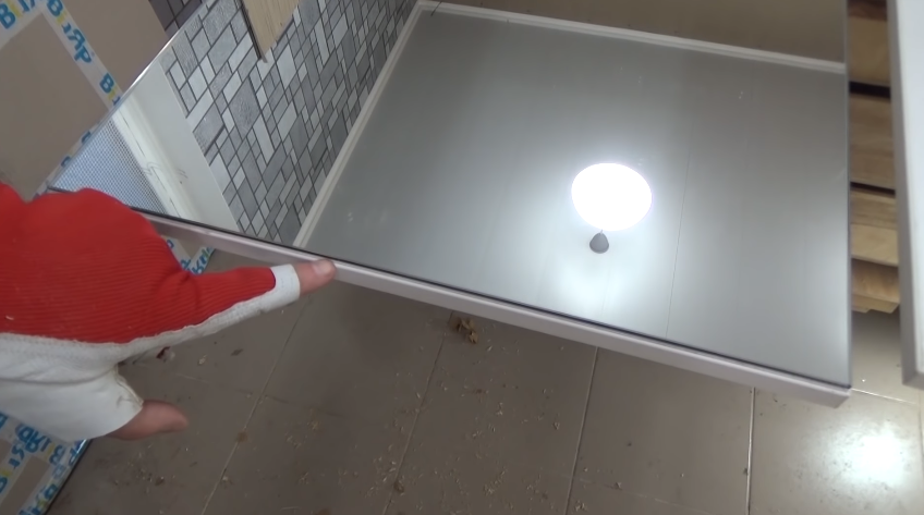 how to unstick a mirror from a cabinet