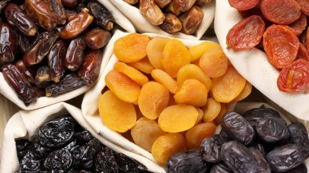 how to store dried fruits at home