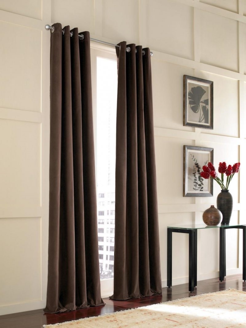 discreet curtains in the living room