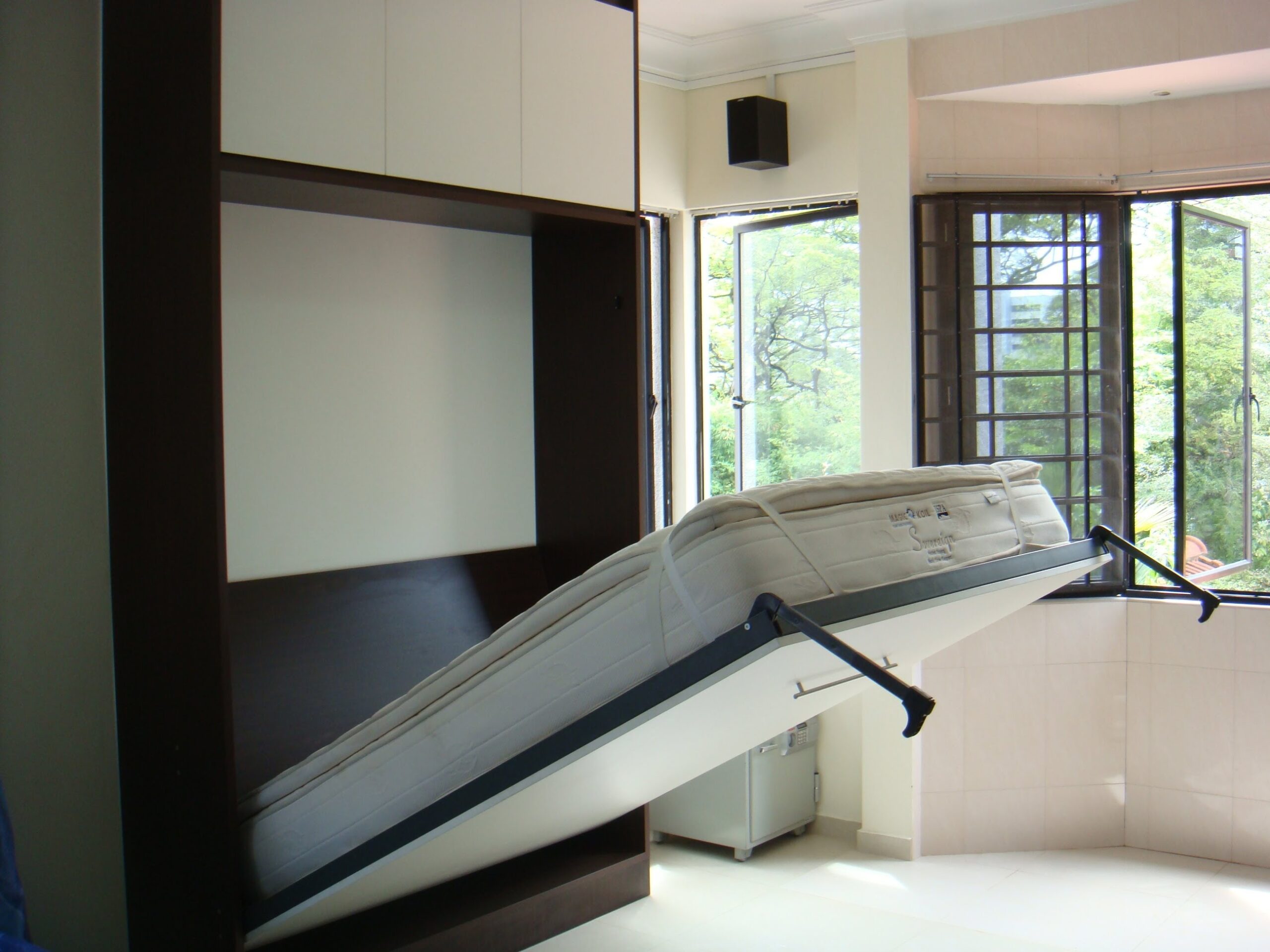 wardrobe-bed mechanism