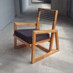 chaise basse en bois