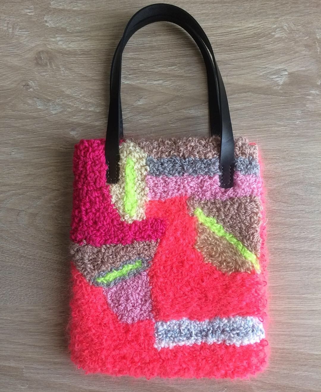 bag in carpet embroidery