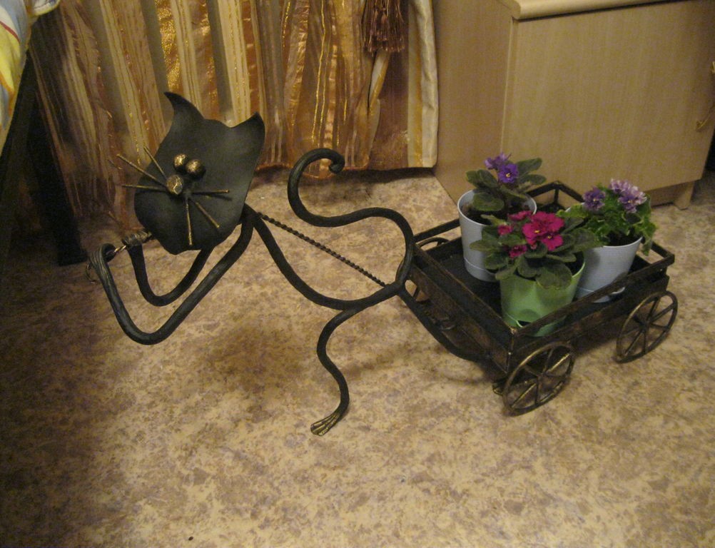 cute flower stand