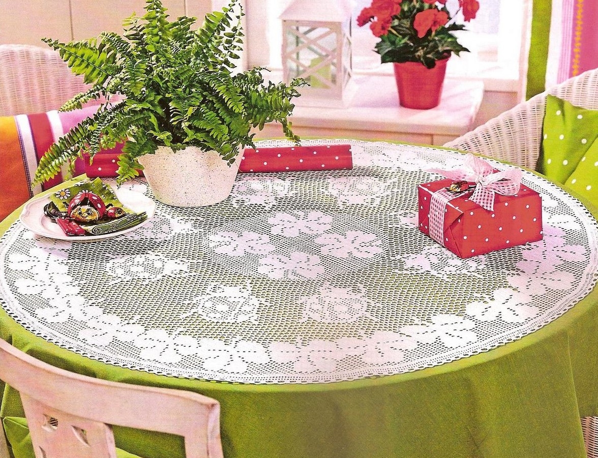 tablecloth in the form of an oval