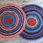 round rugs in the interior