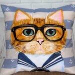 polushka cat with glasses