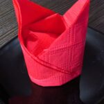 serviette couronne rouge