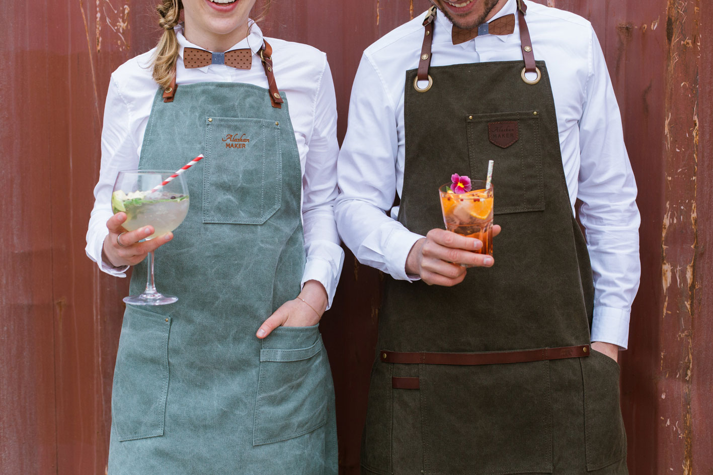 how to wear an apron