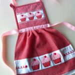 apron with cupcakes