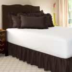 bedspread with valance