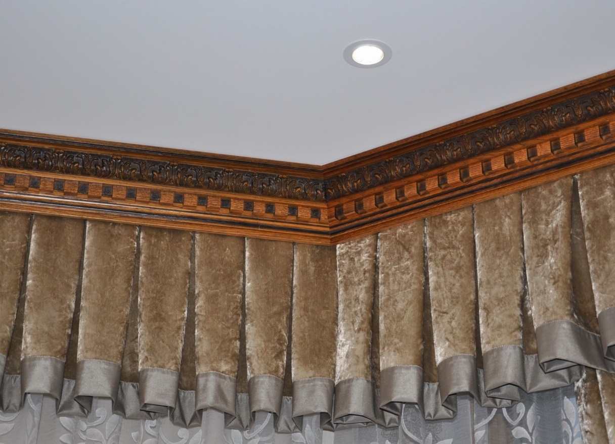 mounted cornice